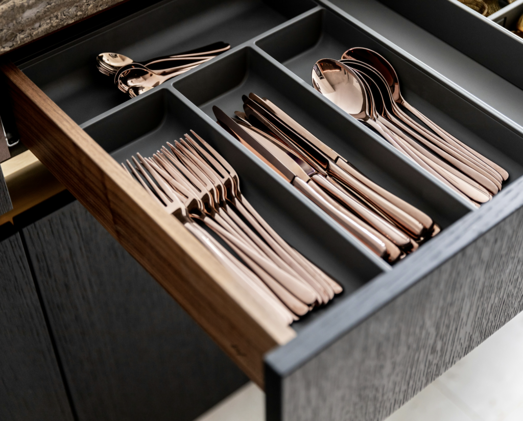 cutlery organizer
